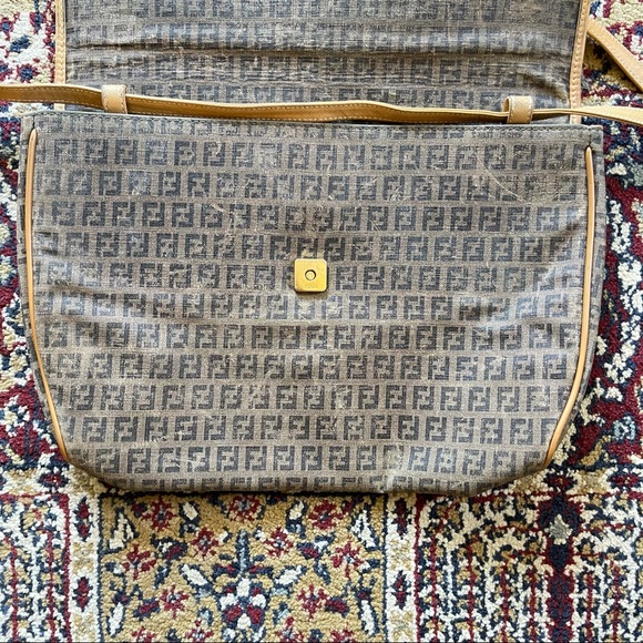 🌈 Amazing Vintage Fendi crossbody bag - Picture 8 of 16